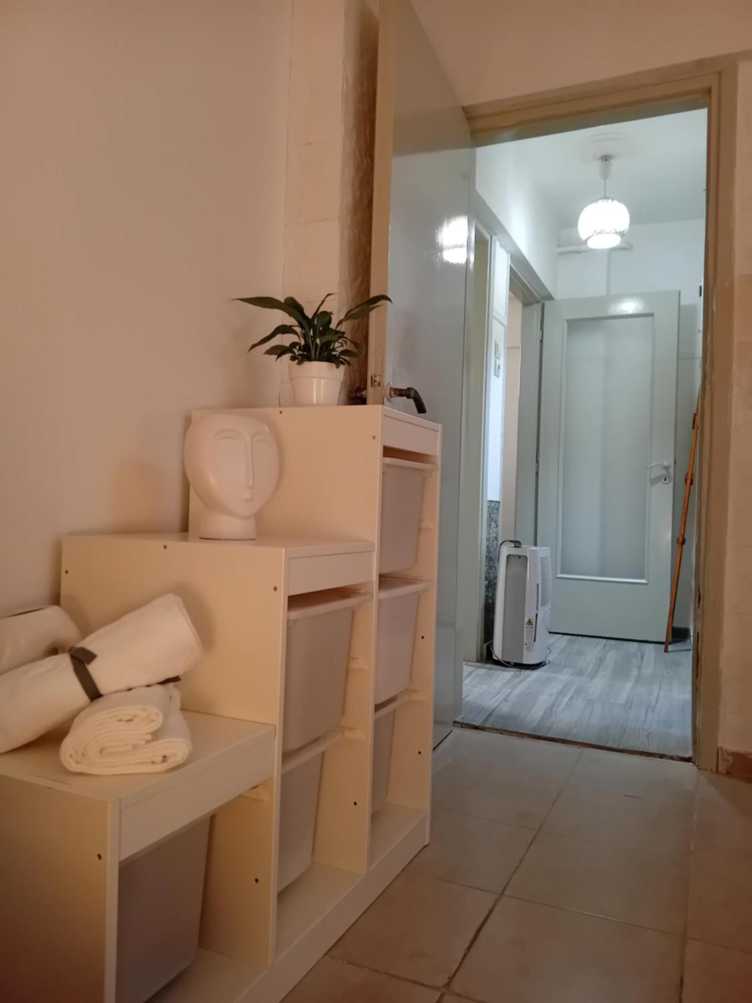 Vestige Basement Apartment Афины Экстерьер фото