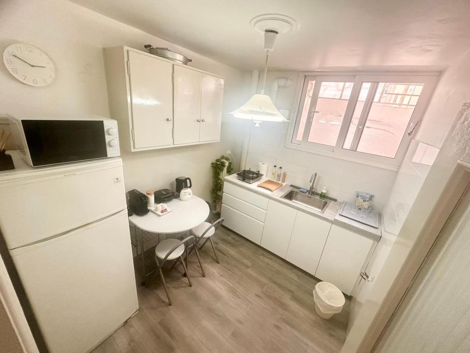 Vestige Basement Apartment Афины Экстерьер фото
